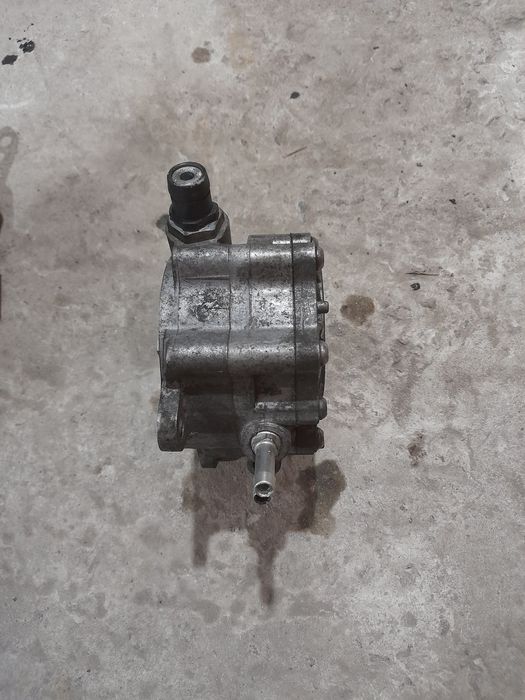 Вакуумный насос Volkswagen Passat B6 2.0 TDI