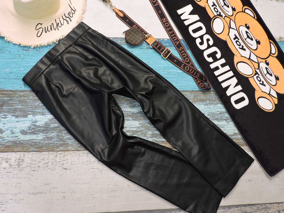 Stradivarius skórzane czarne spodnie rozchylane nogawki M