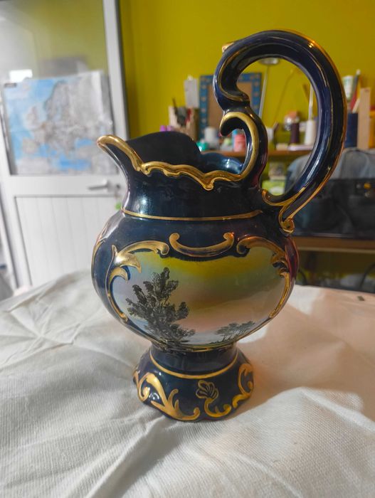 1 vaso de porcelana de pega com árvores