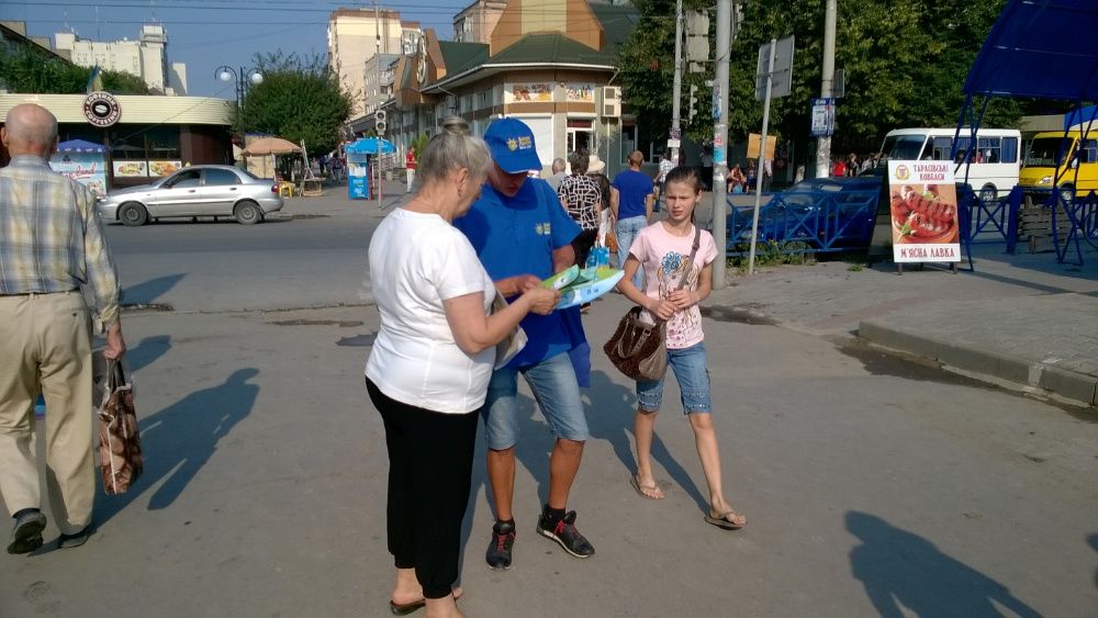 Послуги промоутерів, поширення листівок, флаєрів, поклейка оголошень
