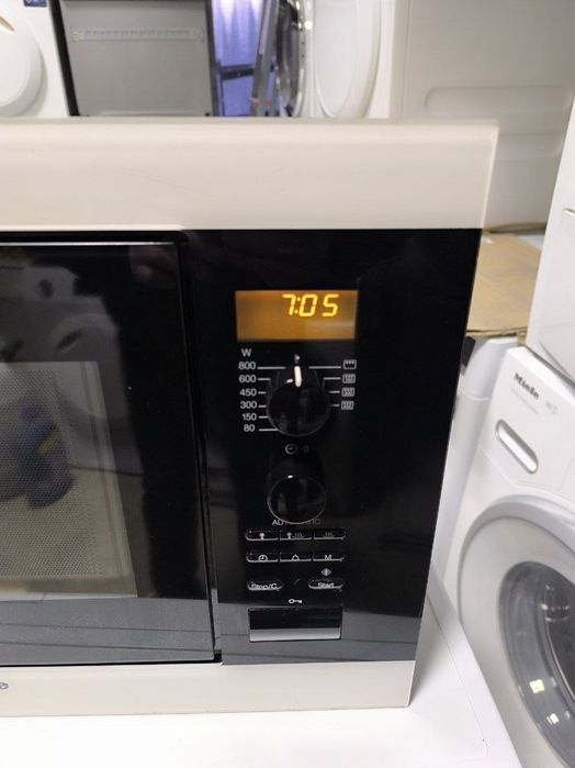 Мікрохвильова піч  M 8161