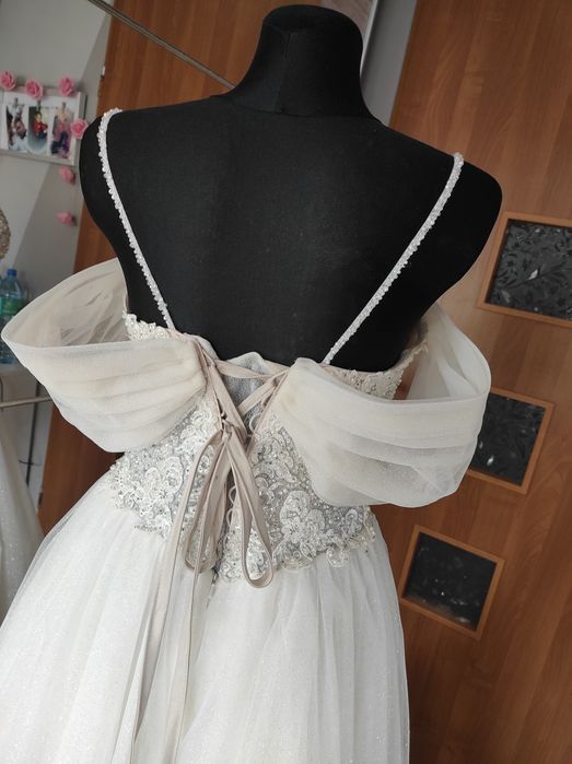 Przepiękna suknia ślubna plus welon