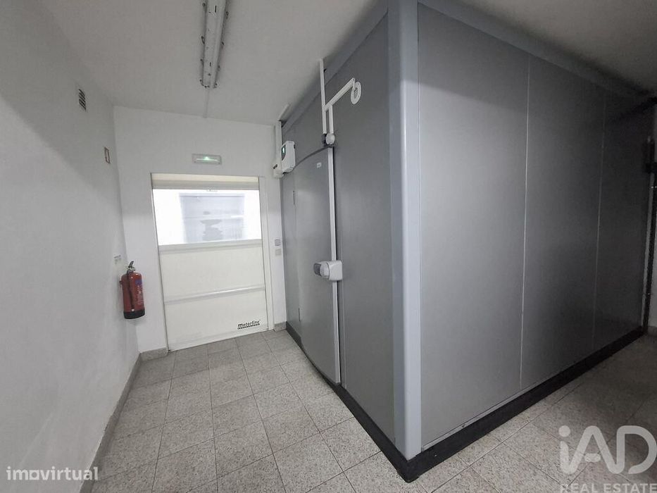 Loja / Estabelecimento Comercial em Vila Real de 300,00 m2