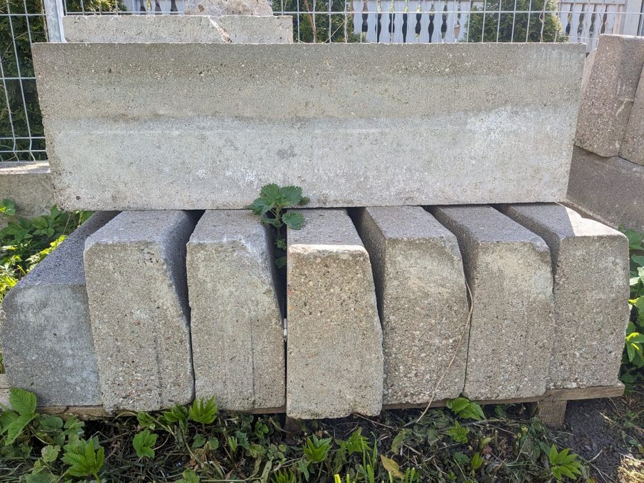 Krawężniki, obrzeża drogowe.