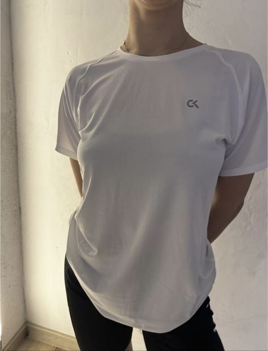 Футболка calvin klein спортивна