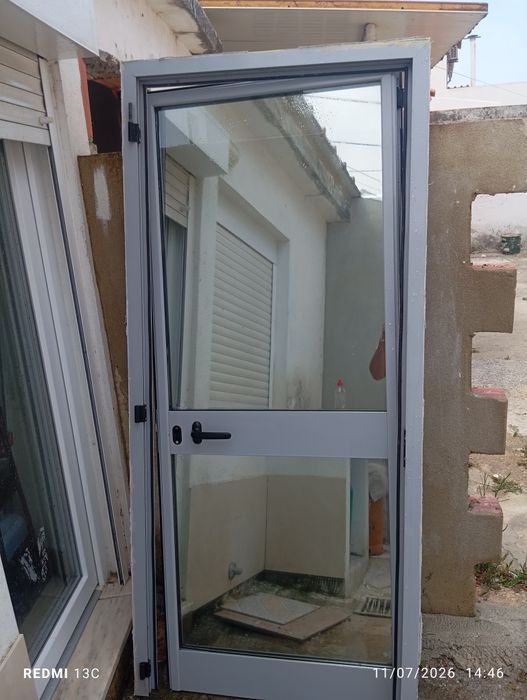 Porta em alumínio com vidro duplo