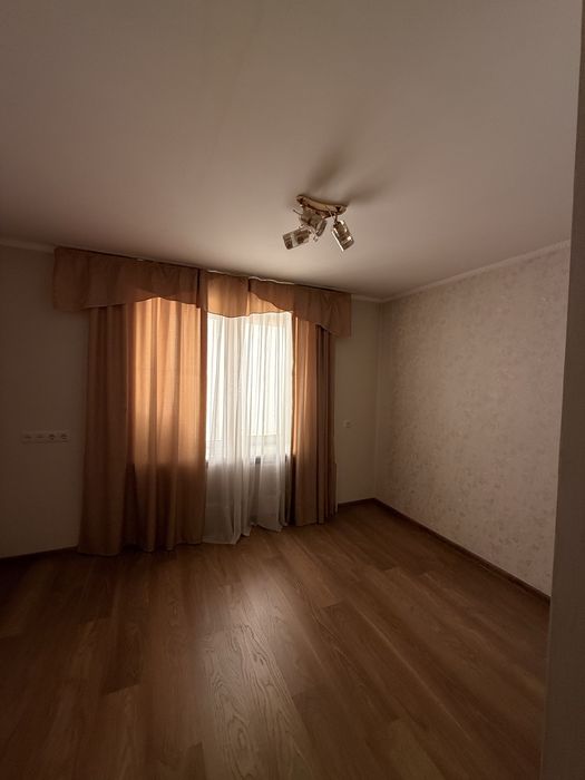Продам квартиру район 8-9 школи.