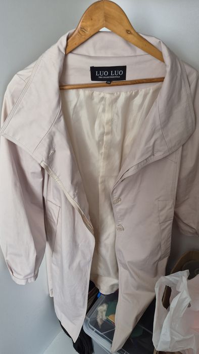 Жіноче пальто (типу тренчу)