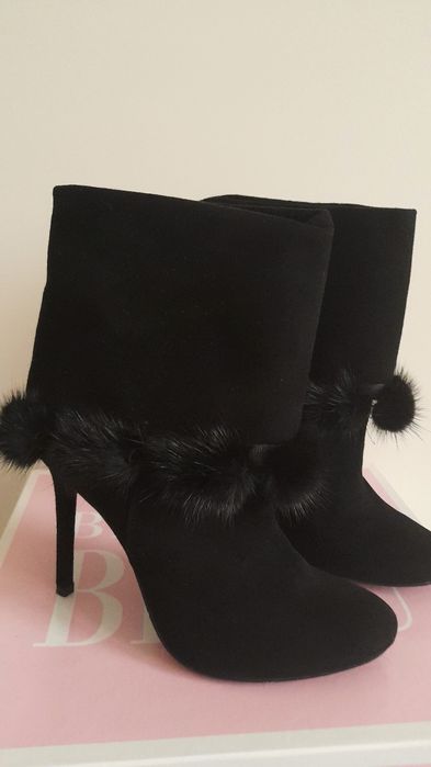 Zamszowe buty na szpilce Badura