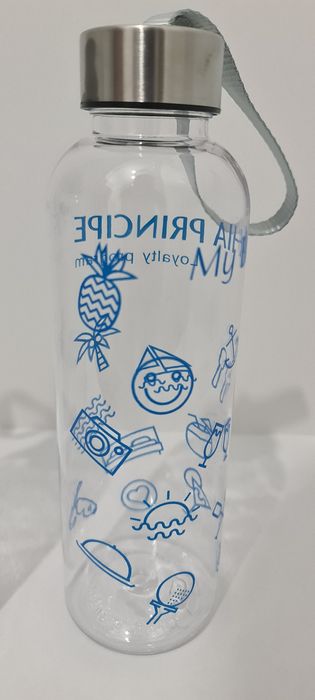 Garrafas.  Plástico duro.  Novo