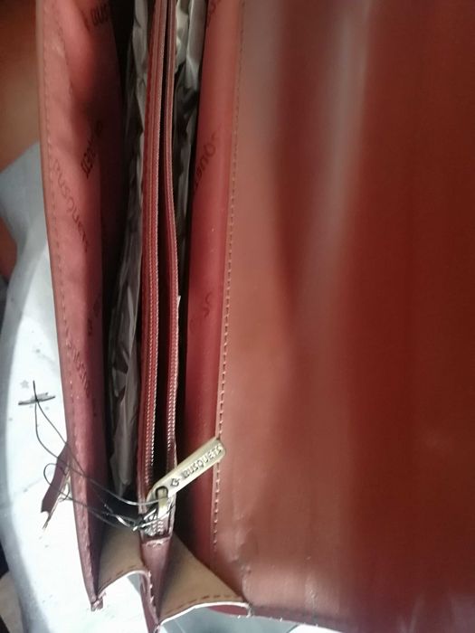 O(Oportunidade) Pasta de executivo oBusquets em pele genuina