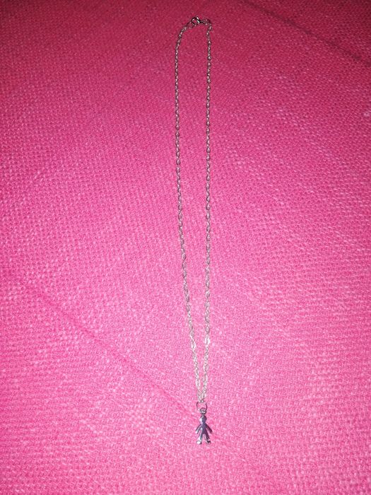 Colar com pendente menino