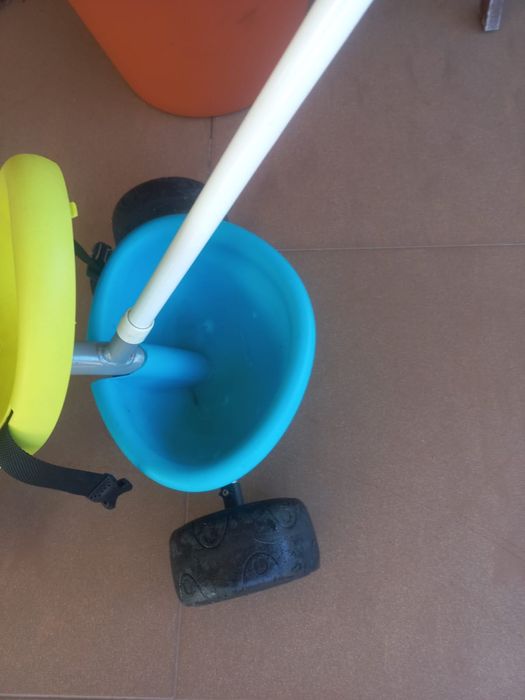 Triciclo move criança