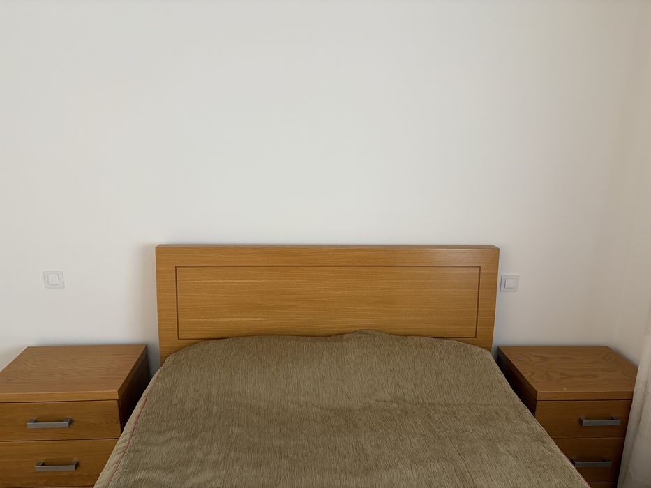 Cama + Cómoda + 2 Mesas de Cabeceira | Bom Estado