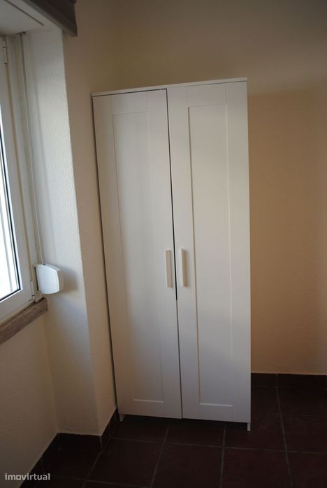 Apartamento T2 com terraço em Linda-a-Velha
