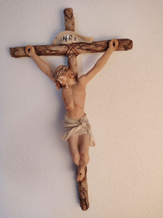 Crucifixo em Porcelana Fina Italiana