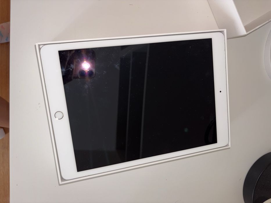 iPad 8th Generation 128 GB + Apple Pencil | Good Condition64284275924227124