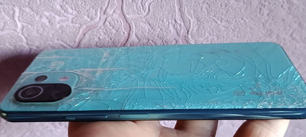 Xiaomi mi 11  lite 6/128 не включается