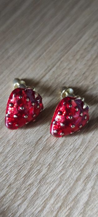 Kolczyki wkrętki  truskaweczki czerwone
