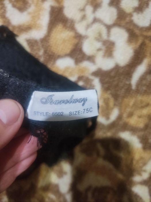 Чёрный лифчик с пушабом