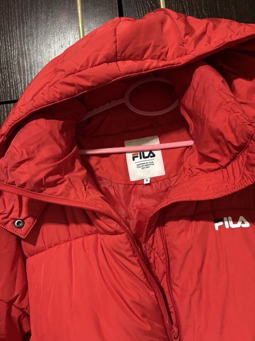 Продам зимову куртку fila