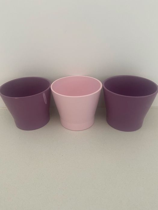 Vasos de pequena dimensao em louça IKA