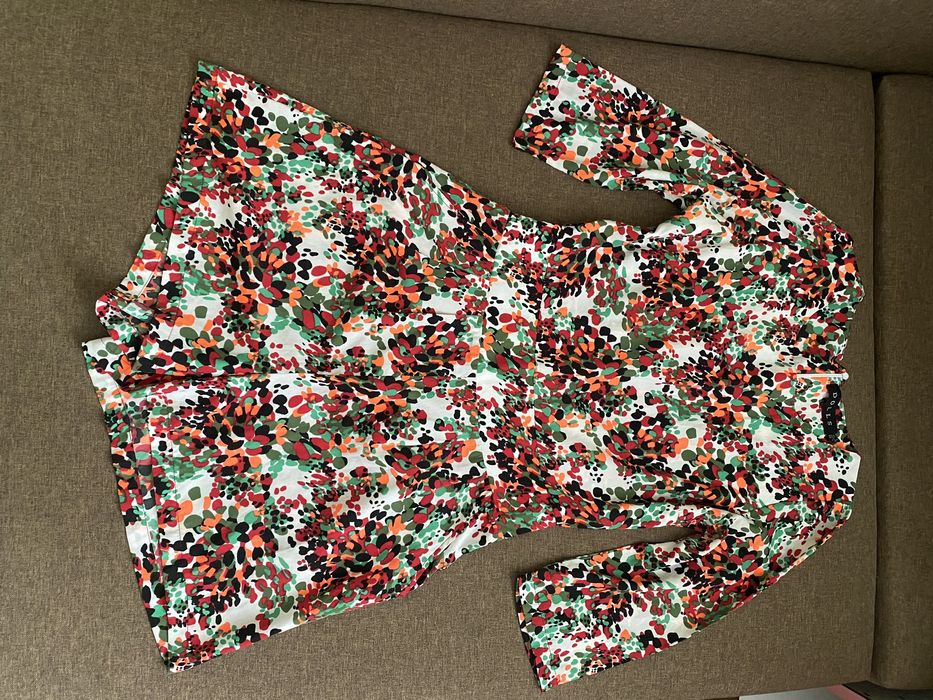 Красивий яскравий комбінезон в s розмірі