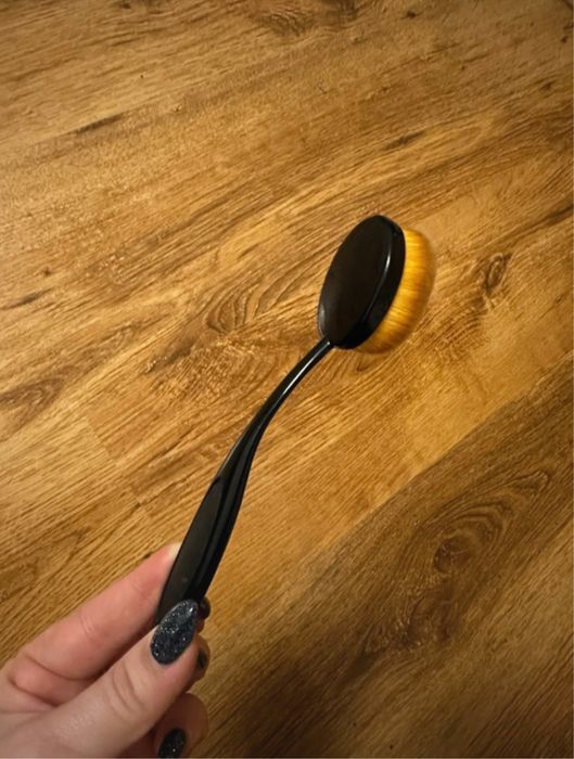 szczoteczka do makijażu