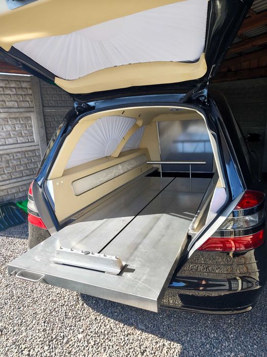Karawan pogrzebowy Mercedes E klasa