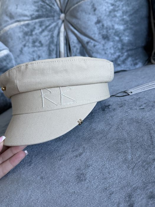 Бежевая кепка кепи Ruslan Baginskiy с кольцами