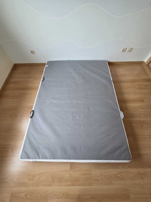 Colchao ÅFJÄLL ikea e estrado com pes 140X190cm