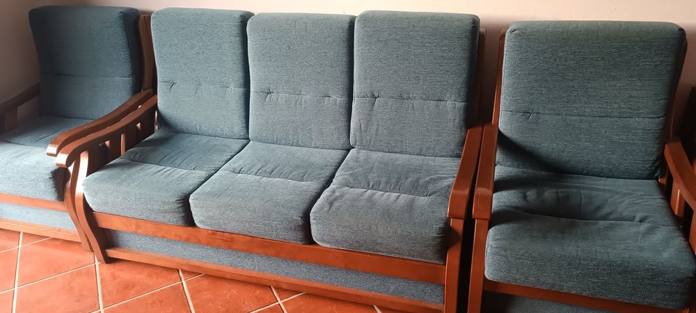 Vendo sofá cama e 2 cadeirões