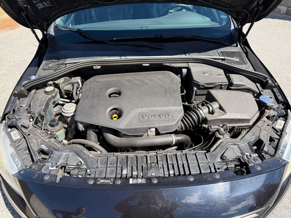 Carro Volvo V60 R-Design