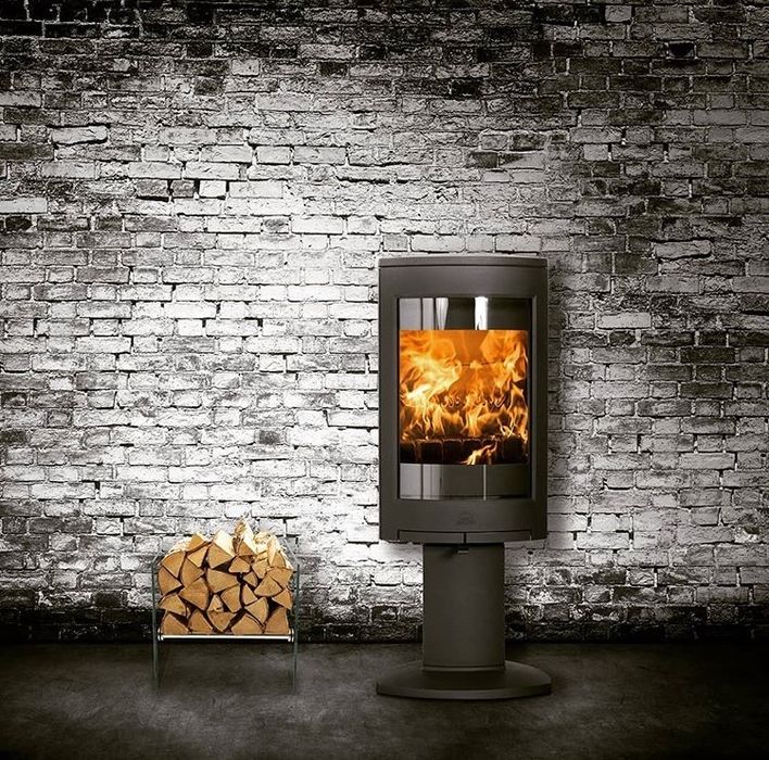 Kominek Jotul F 373 na kolumnie