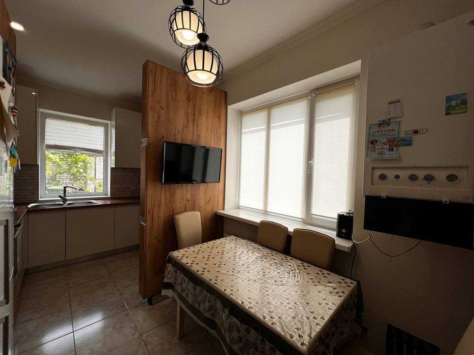 Продається домоволодіння з 2-ма будинками