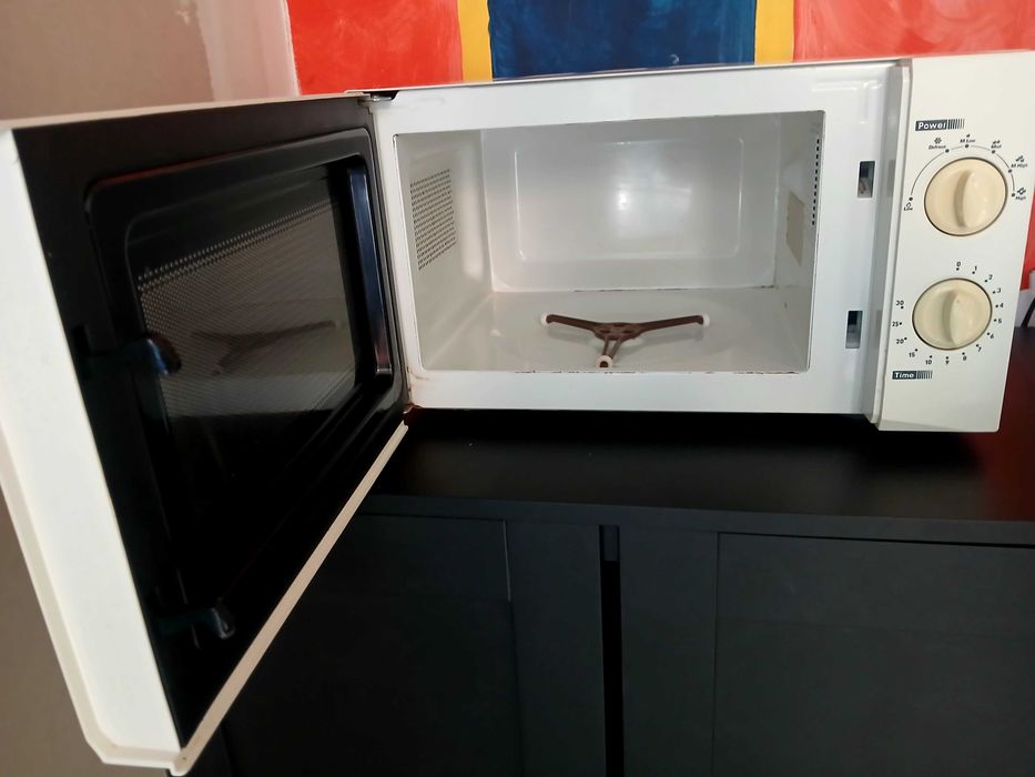Micro-ondas a funcionar