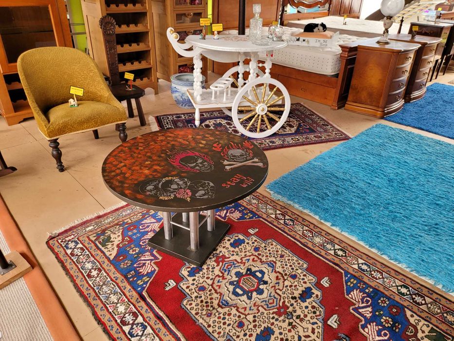 Mesa de centro em madeira com pé em metal - Restaurada e pintada