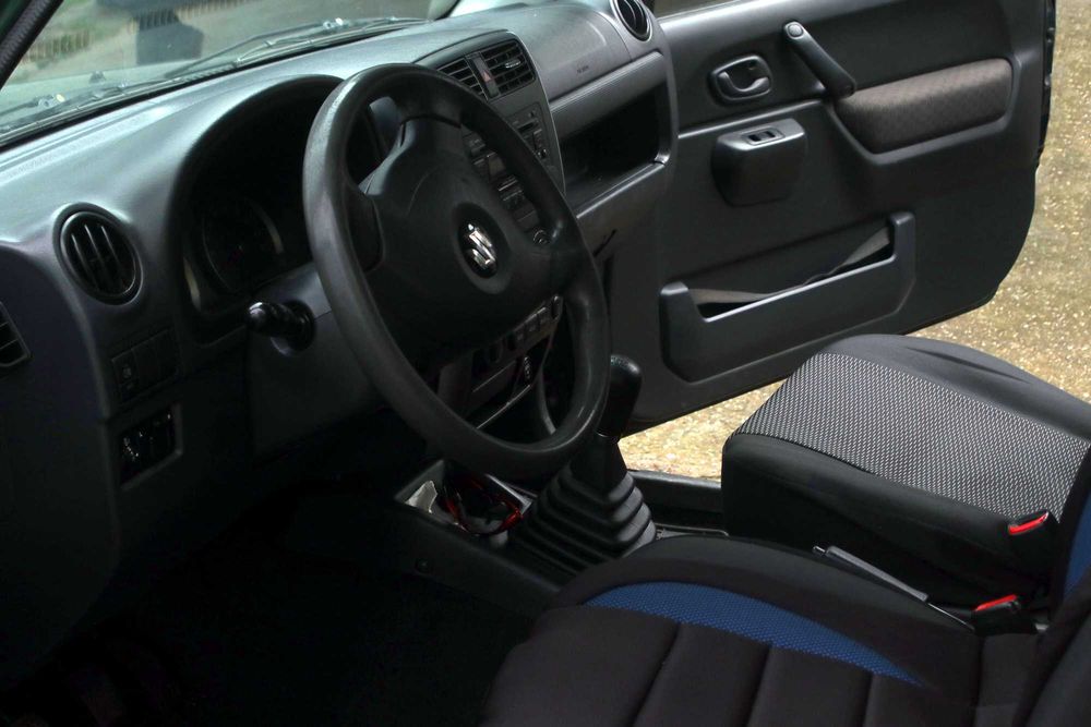 Samochód osobowy Suzuki Jimny: diesel, turbo, 4x4, 2005 r.  172000 km.