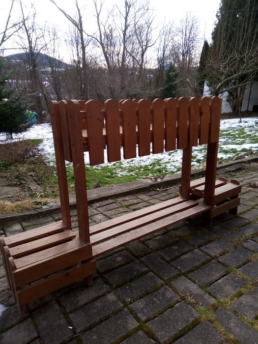 Ładny solidny drewniany   stojak
