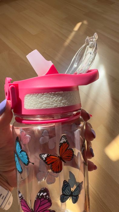 Nowy świetny bidon w motyle