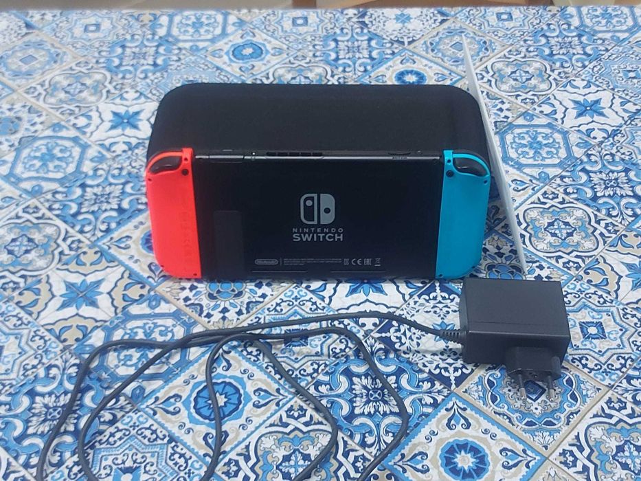 Consola Nintendo Switch Versão 2 + Bolsa de Transporte