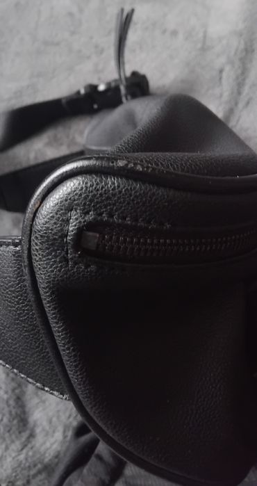 Armani Exchange сумка-бананка зі шкіри (Black) (чорного кольору)