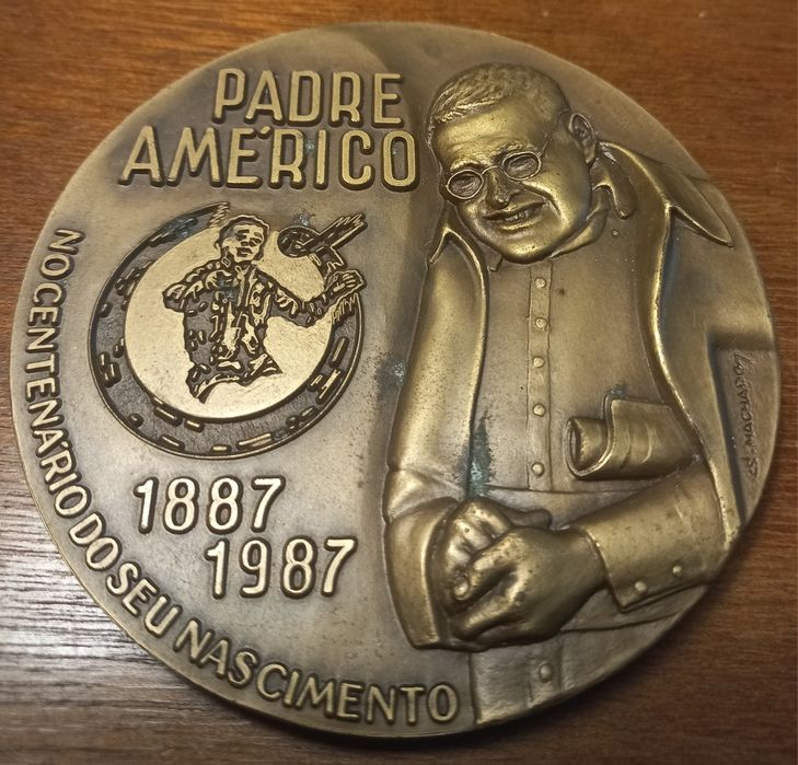 Medalha comemorativa do centenario do nascimento do Padre Américo