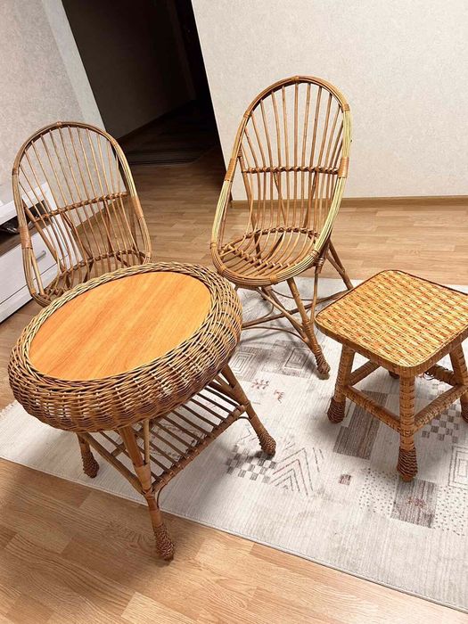 Плетений стіл