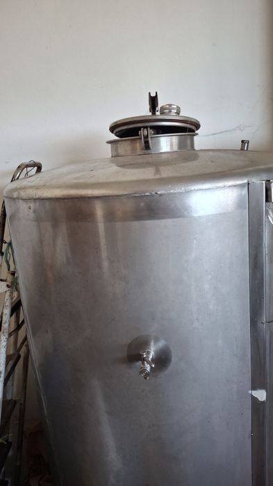 Vendo 2 cubas inox usadas, em bom estado.