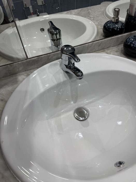 Movel wc, com espelho, 2 torneiras Roca e 2 pios