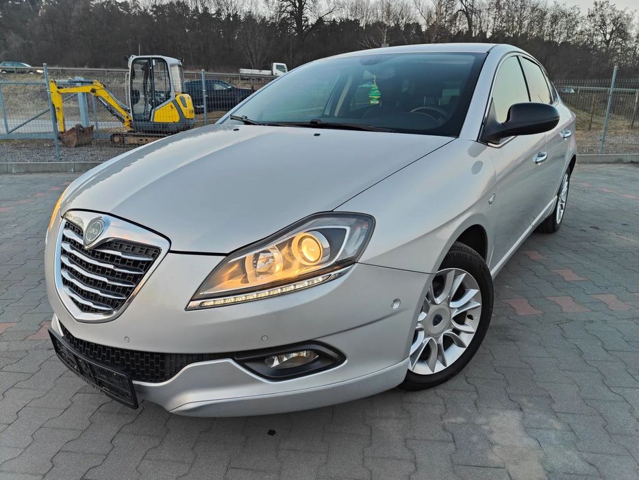 Lancia Delta Bogate wyposażenie, skóra, navi