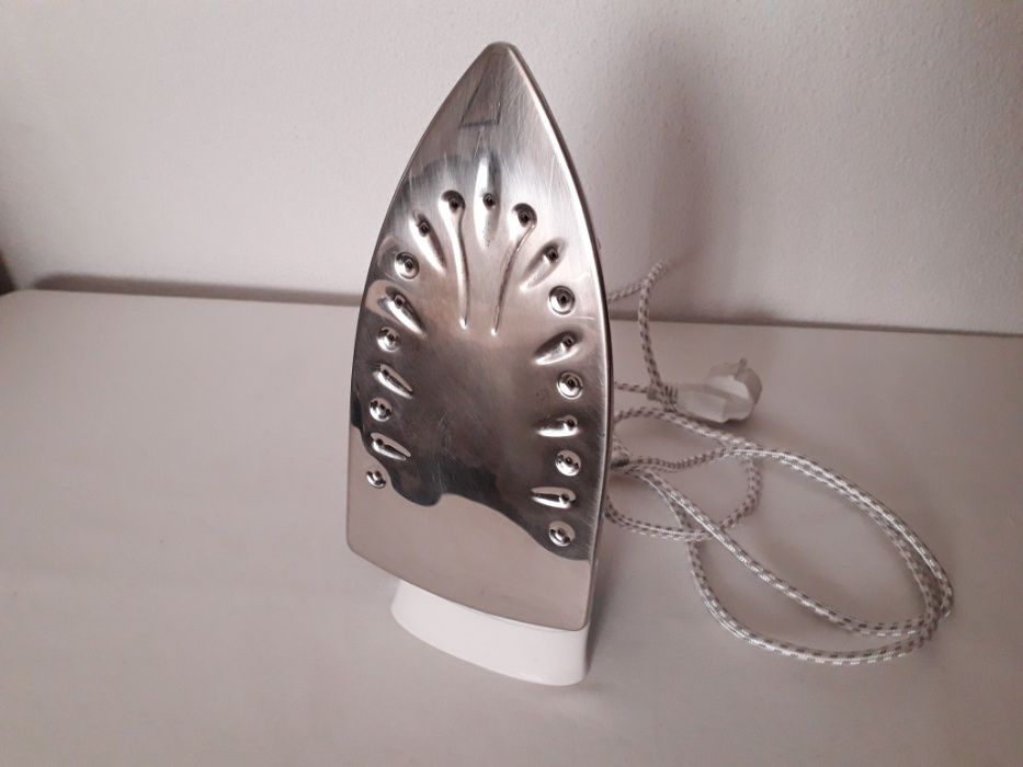 Ferro de Engomar a Vapor Ariete