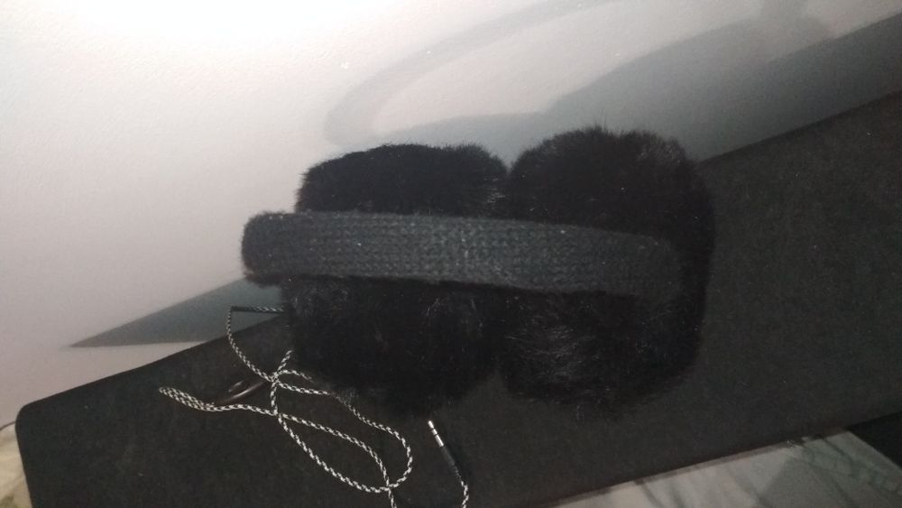 Nauszniki czarne z wbudowanymi słuchawkami