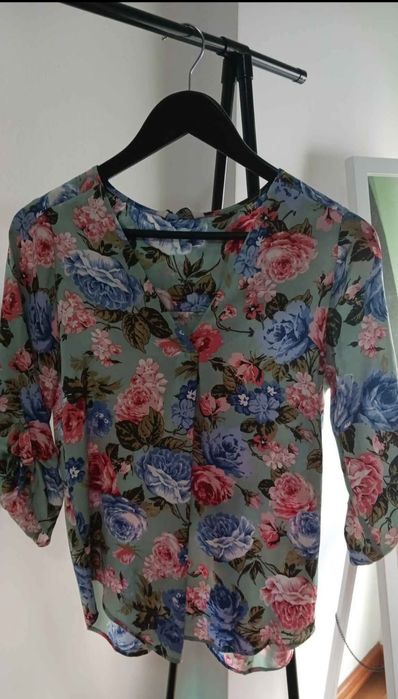 Blusas da Stradivarius